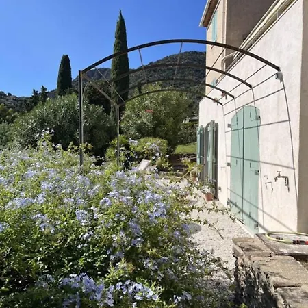 Appartamento Sea View With Large Terrace 5-min Walk To The